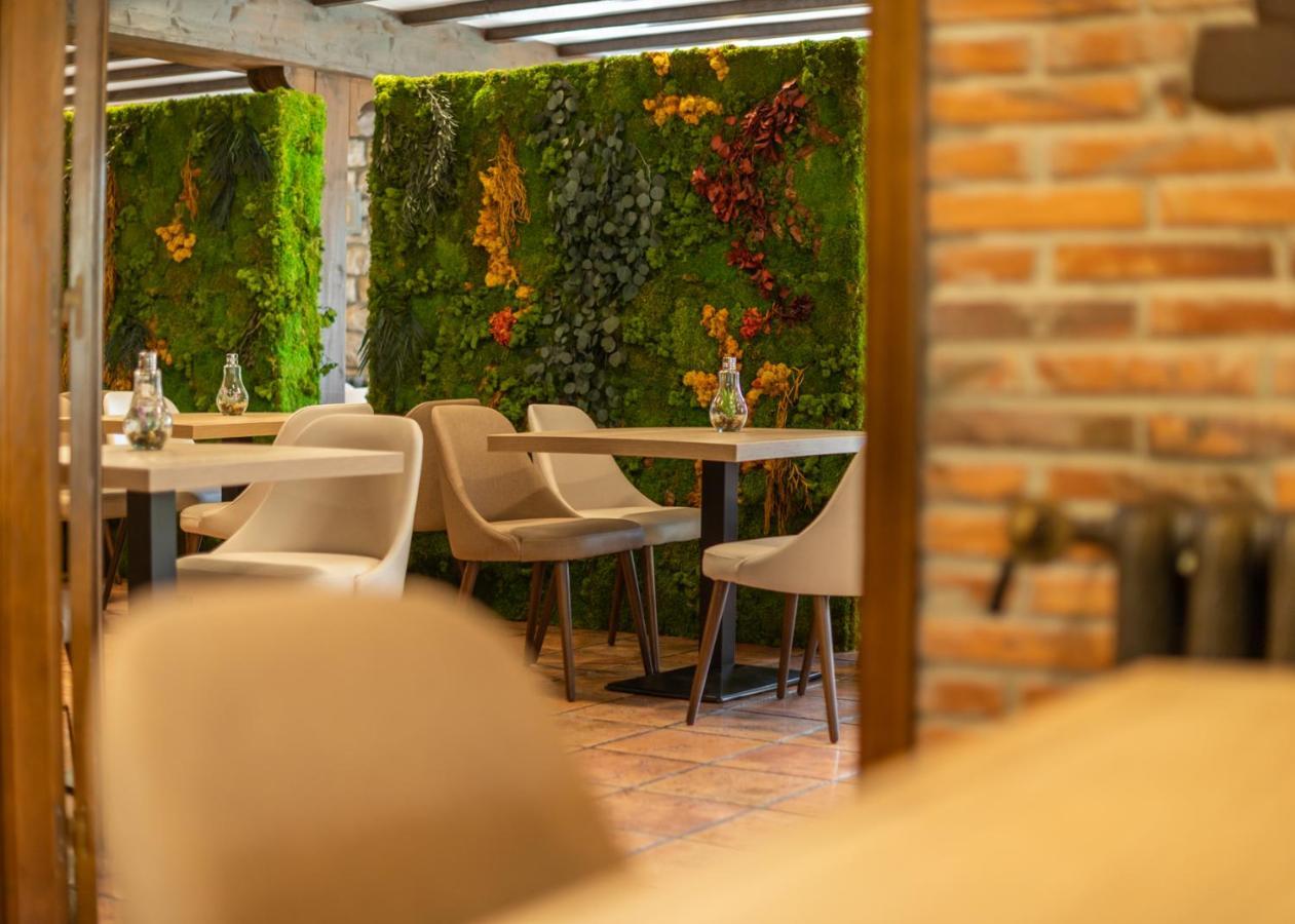 Logis Hotel Restaurante La Casa De Juansabeli Arenas De Cabrales Exterior photo
