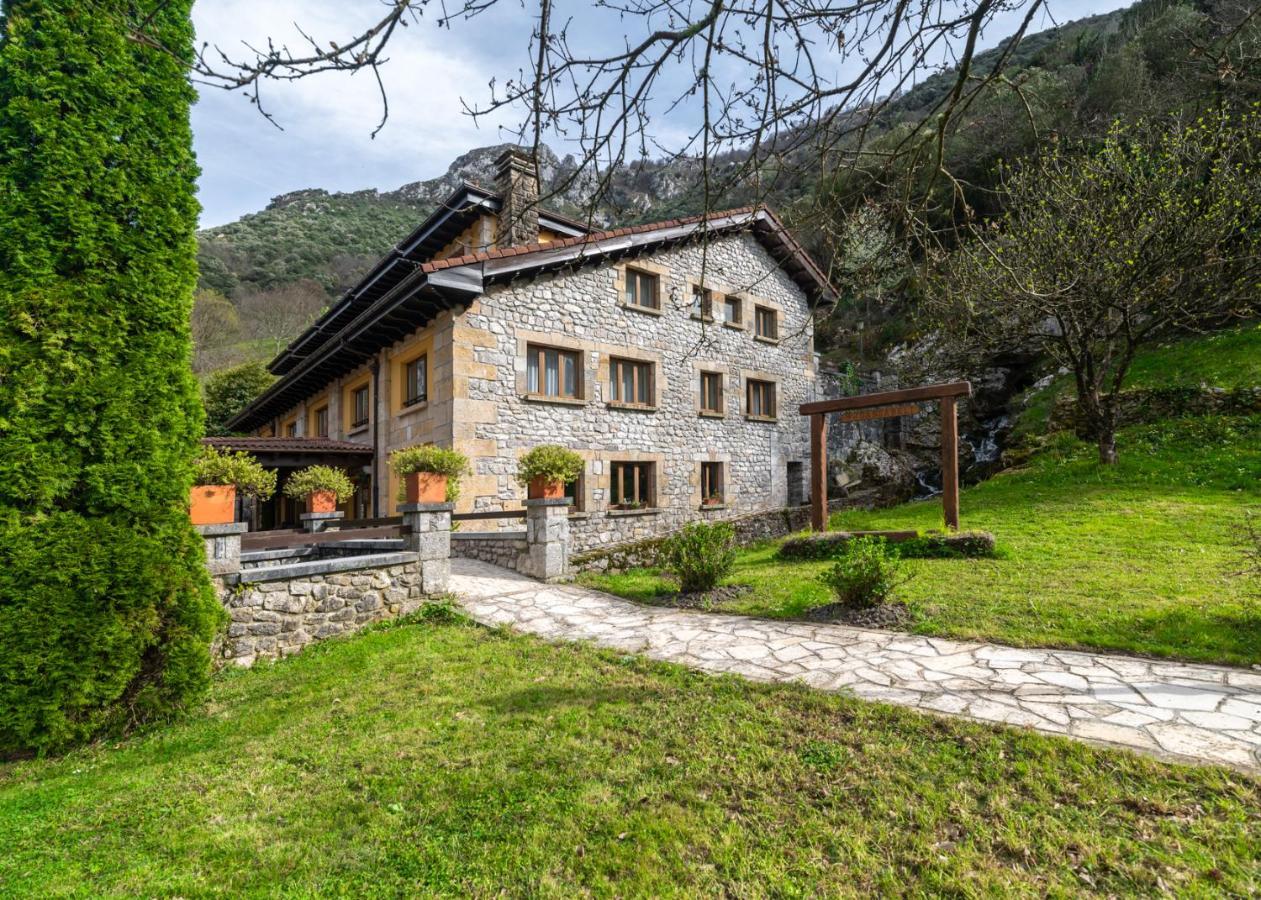 Logis Hotel Restaurante La Casa De Juansabeli Arenas De Cabrales Exterior photo